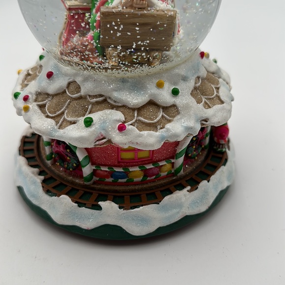 Limited Edition Waterford Musical Rotating Snow Globe playing Brahms Lullaby - Picture 10 of 17